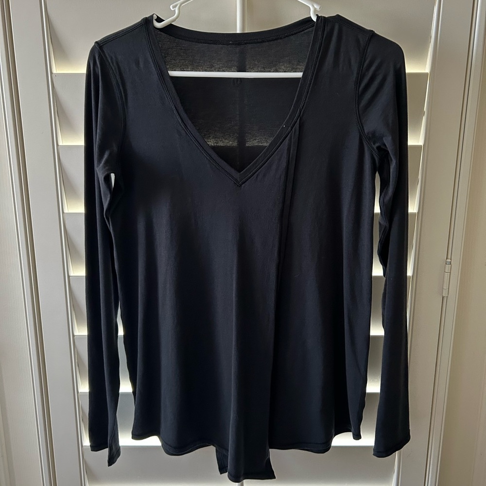 Lululemon Black Front tie long sleeve, Size 2